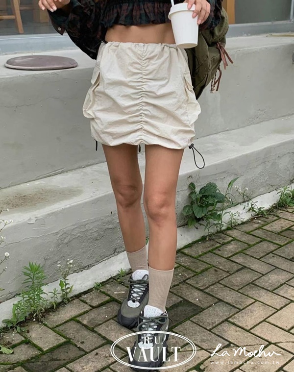 抽繩設計口袋尼龍短裙